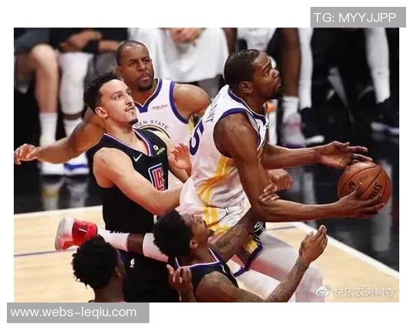 1516赛季勇士与快船的激烈对决回顾与精彩瞬间分析